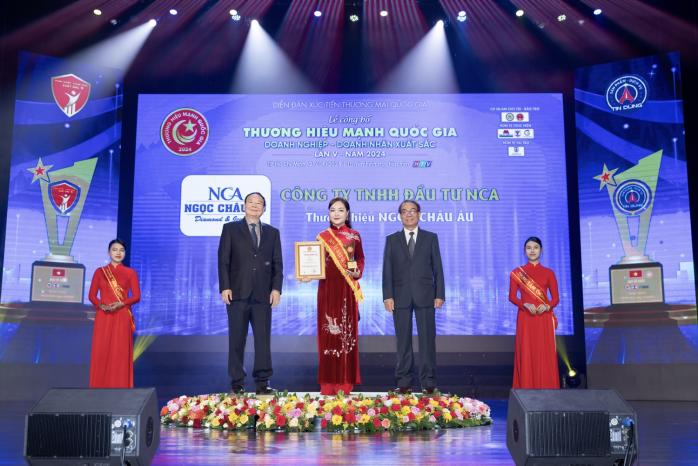 Hoa hậu Hoàng Thanh Nga vinh dự nhận giải thưởng Top 10 Thương hiệu mạnh quốc gia năm 2024