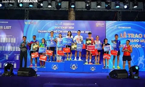 Hoàng Nguyên Thanh và Hoàng Thị Ngọc Hoa vô địch cự ly Half Marathon
