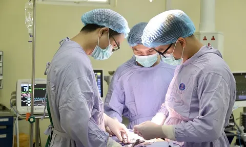 Đi khám, chẩn đoán ung thư phổi sau những cơn ho kéo dài nhiều tuần