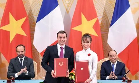 Hơn một thập niên đi mua máy bay của tỷ phú Nguyễn Thị Phương Thảo: Ký toàn hợp đồng