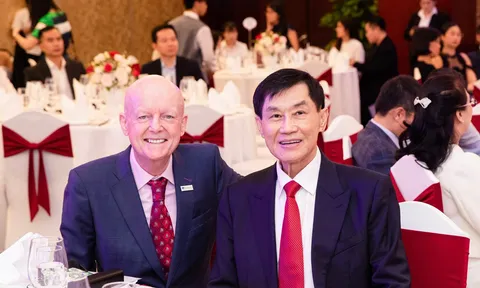 Ông Johnathan Hạnh Nguyễn và con đường gần 40 năm về với quê hương