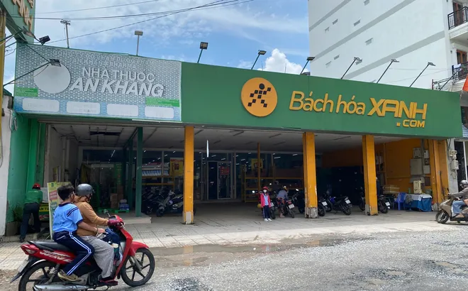 TP.HCM: Công an vào cuộc vụ Bách Hóa Xanh bán xúc xích mốc, hết hạn cho khách